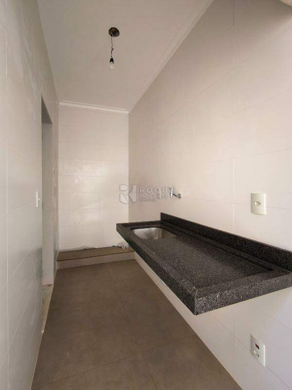 Casa em condomínio à venda no bairro Parque Residencial Roland: LAVANDERIA