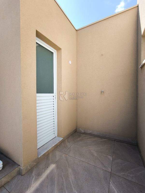 Casa em condomínio à venda no bairro Parque Residencial Roland: BANHEIRO EXTERNO