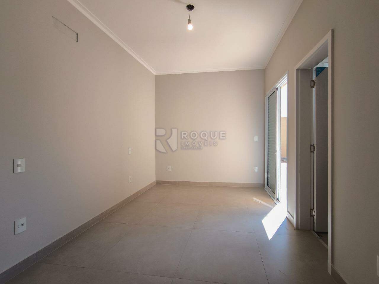 Casa em condomínio à venda no bairro Parque Residencial Roland: SUÍTE 3
