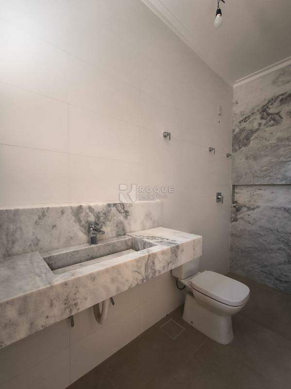 Casa em condomínio à venda no bairro Parque Residencial Roland: WC SUÍTE 3