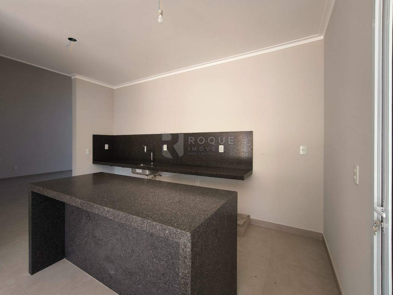 Casa em condomínio à venda no bairro Parque Residencial Roland: COZINHA