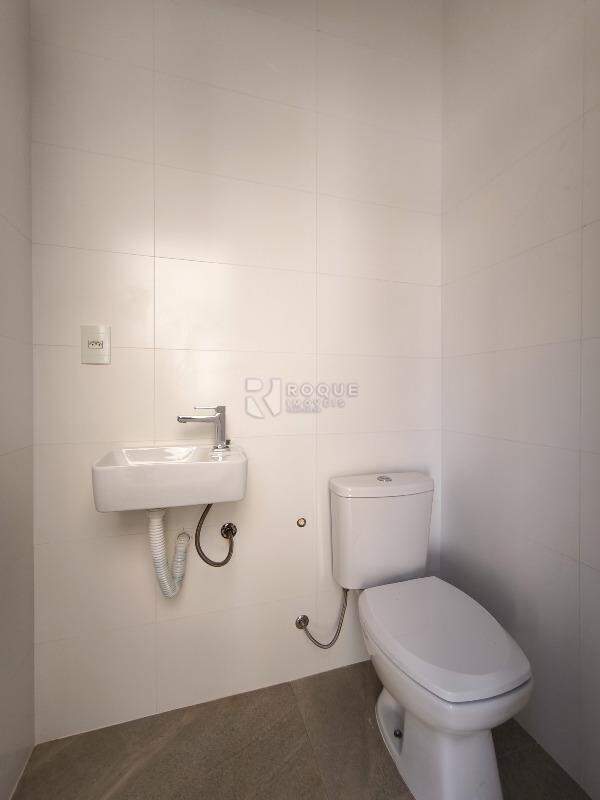 Casa em condomínio à venda no bairro Parque Residencial Roland: BANHEIRO EXTERNO