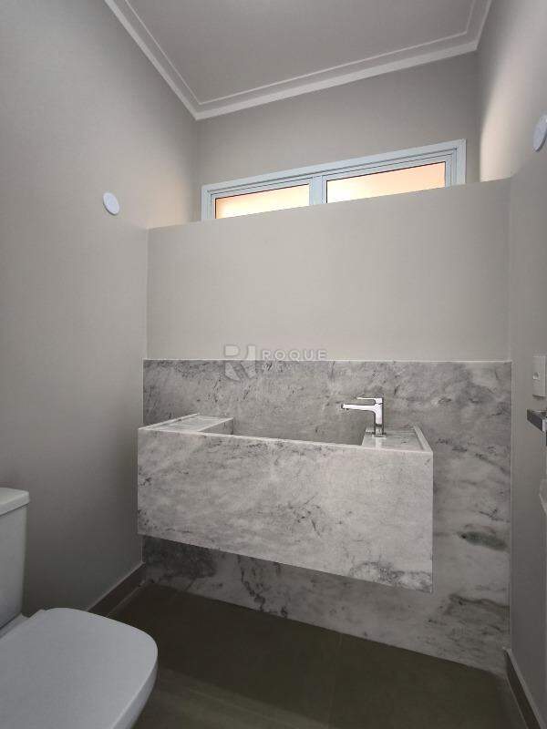 Casa em condomínio à venda no bairro Parque Residencial Roland: LAVABO