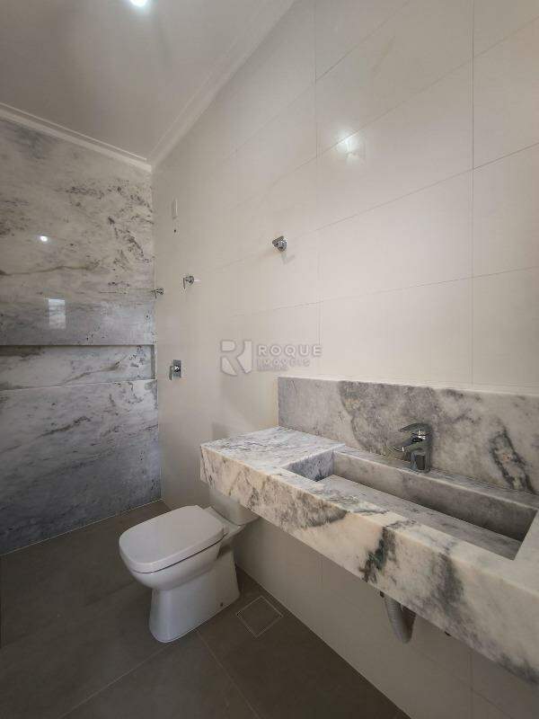 Casa em condomínio à venda no bairro Parque Residencial Roland: WC SUÍTE 2