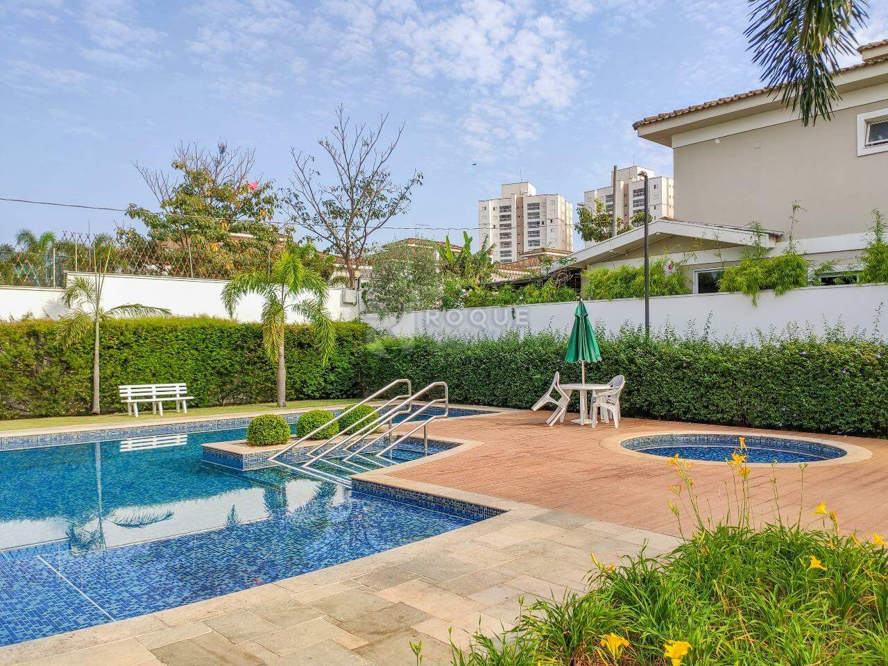 Casa em condomínio para aluguel no bairro Jardim Montezuma: Área do condomínio 