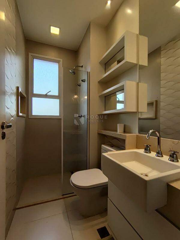 Apartamento à venda no bairro Jardim Aquárius: WC Suíte 03
