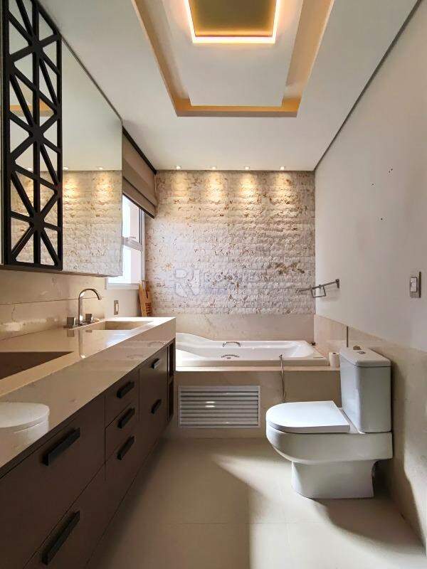 Apartamento à venda no bairro Jardim Aquárius: WC Suíte 01