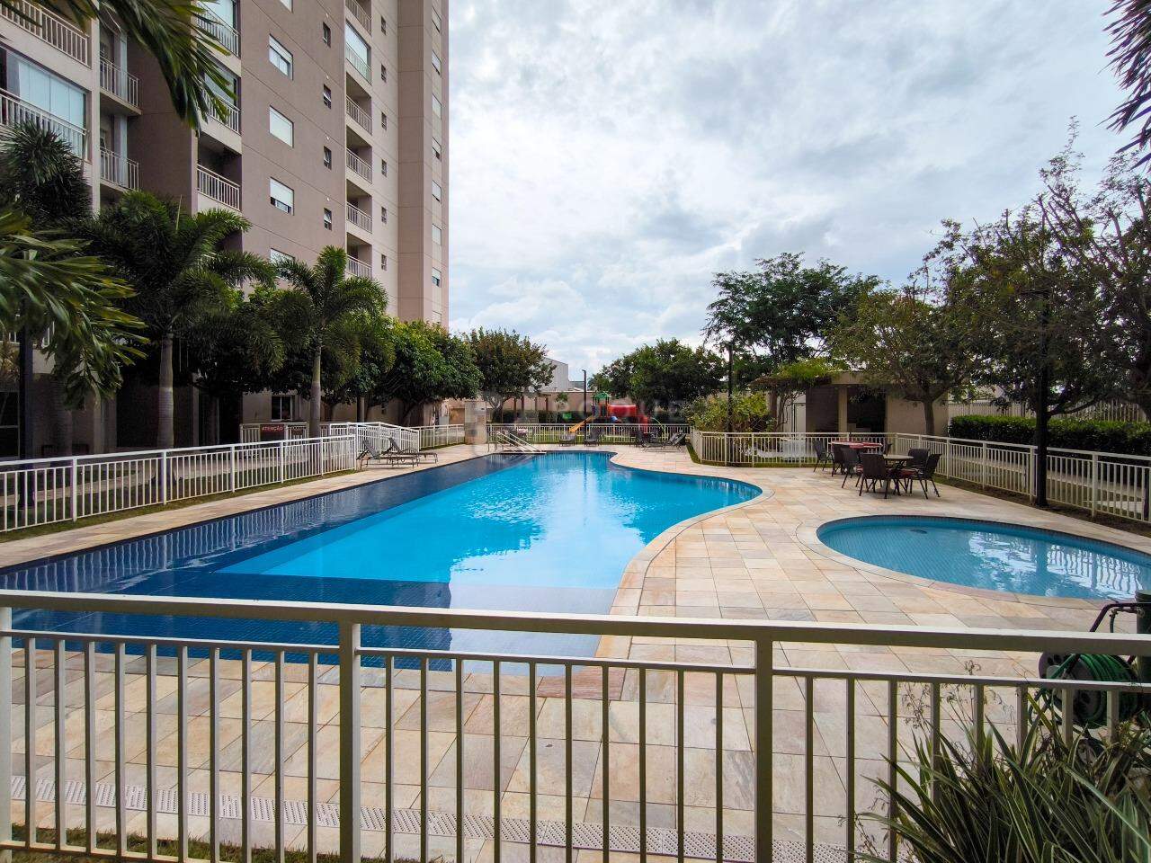 Apartamento à venda no bairro Jardim Senador Vergueiro: PISCINAS