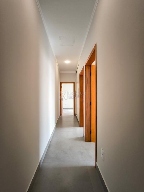 Casa Residencial à venda no bairro Jardim Campo Verde II: CORREDOR INTERNO