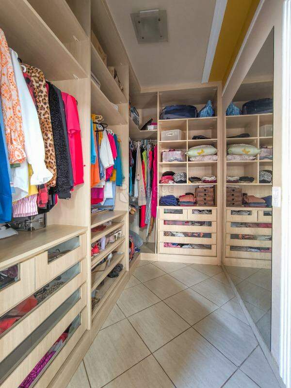 Casa Residencial à venda no bairro Parque Egisto Ragazzo: CLOSET