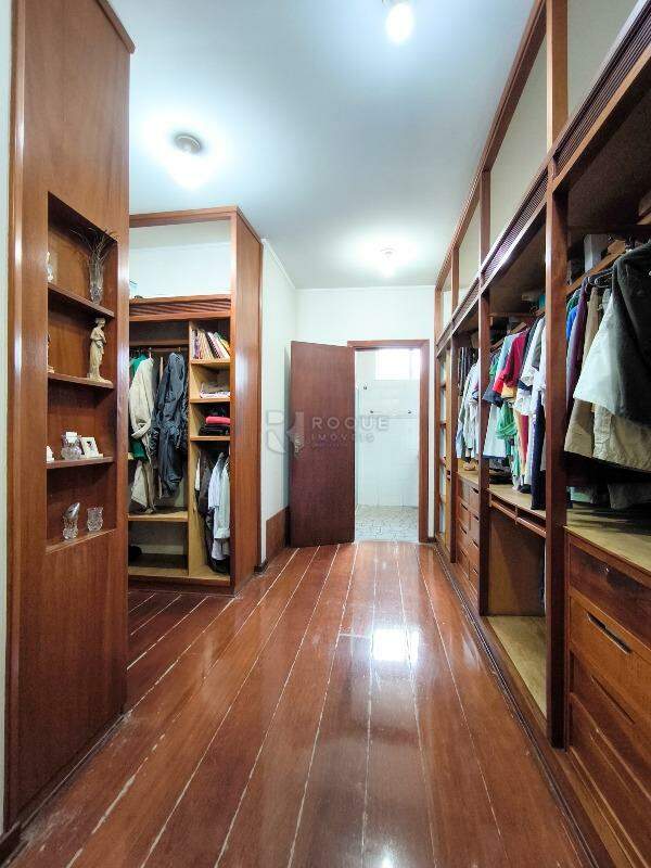 Casa em condomínio à venda no bairro Parque São Bento: CLOSET SUÍTE MASTER