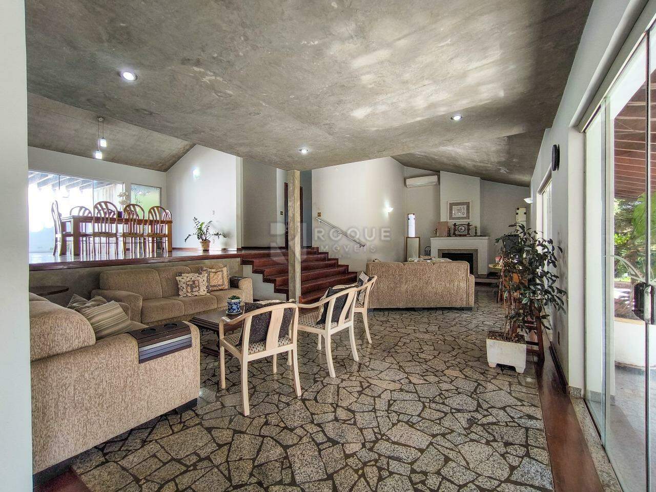 Casa em condomínio à venda no bairro Parque São Bento: SALA DE ESTAR