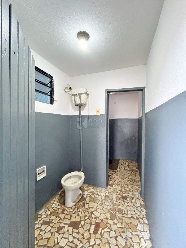Barracão/Galpão para aluguel no bairro Jardim Glória: WC social 
