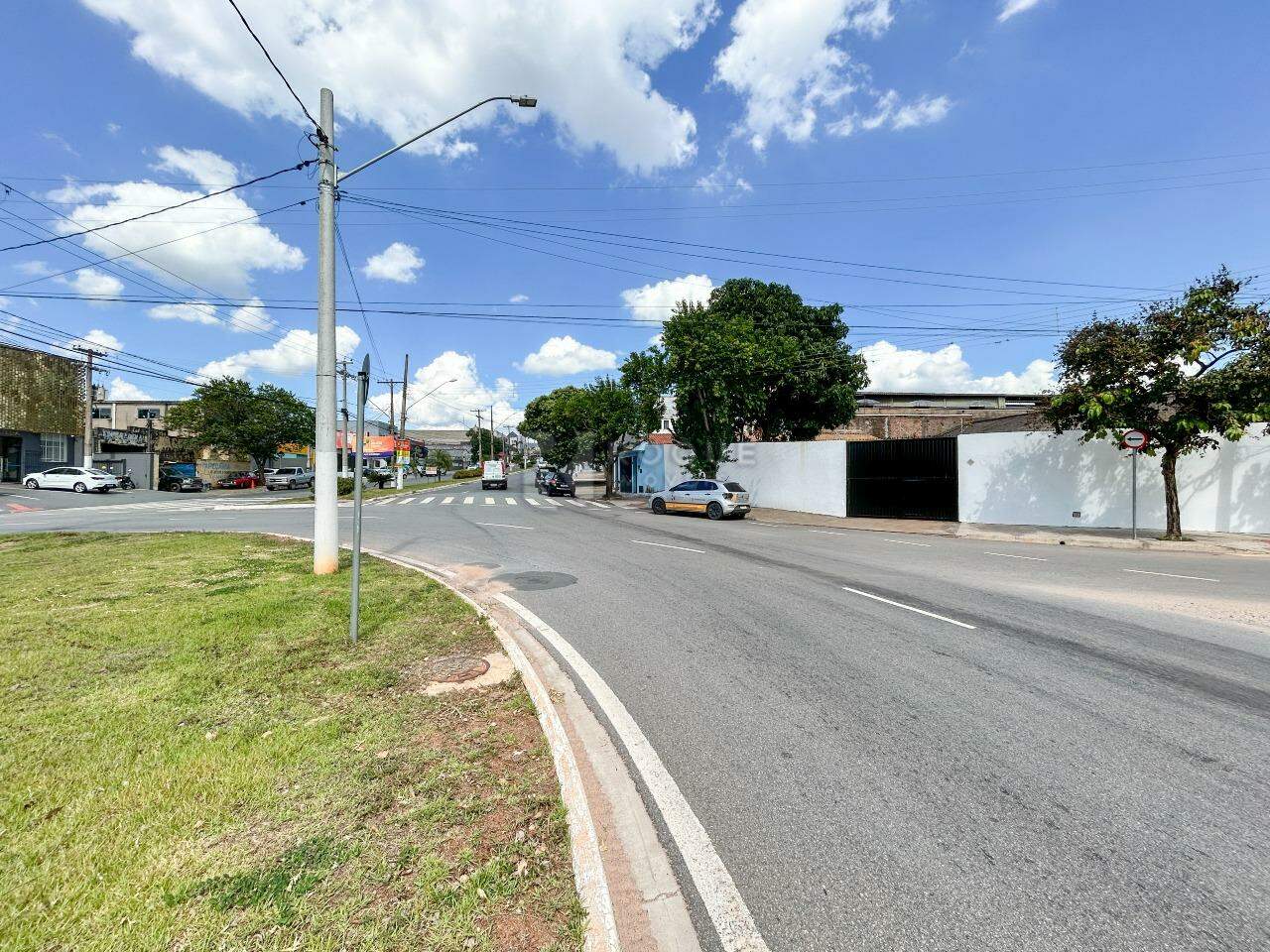 Barracão/Galpão para aluguel no bairro Jardim Glória: Fachada 