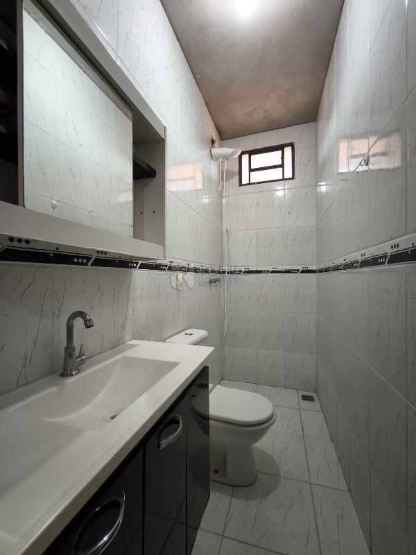 Casa Residencial à venda no bairro Jardim Residencial Dona Santina Paroli Peccinini: WC SOCIAL PISO SUPERIOR