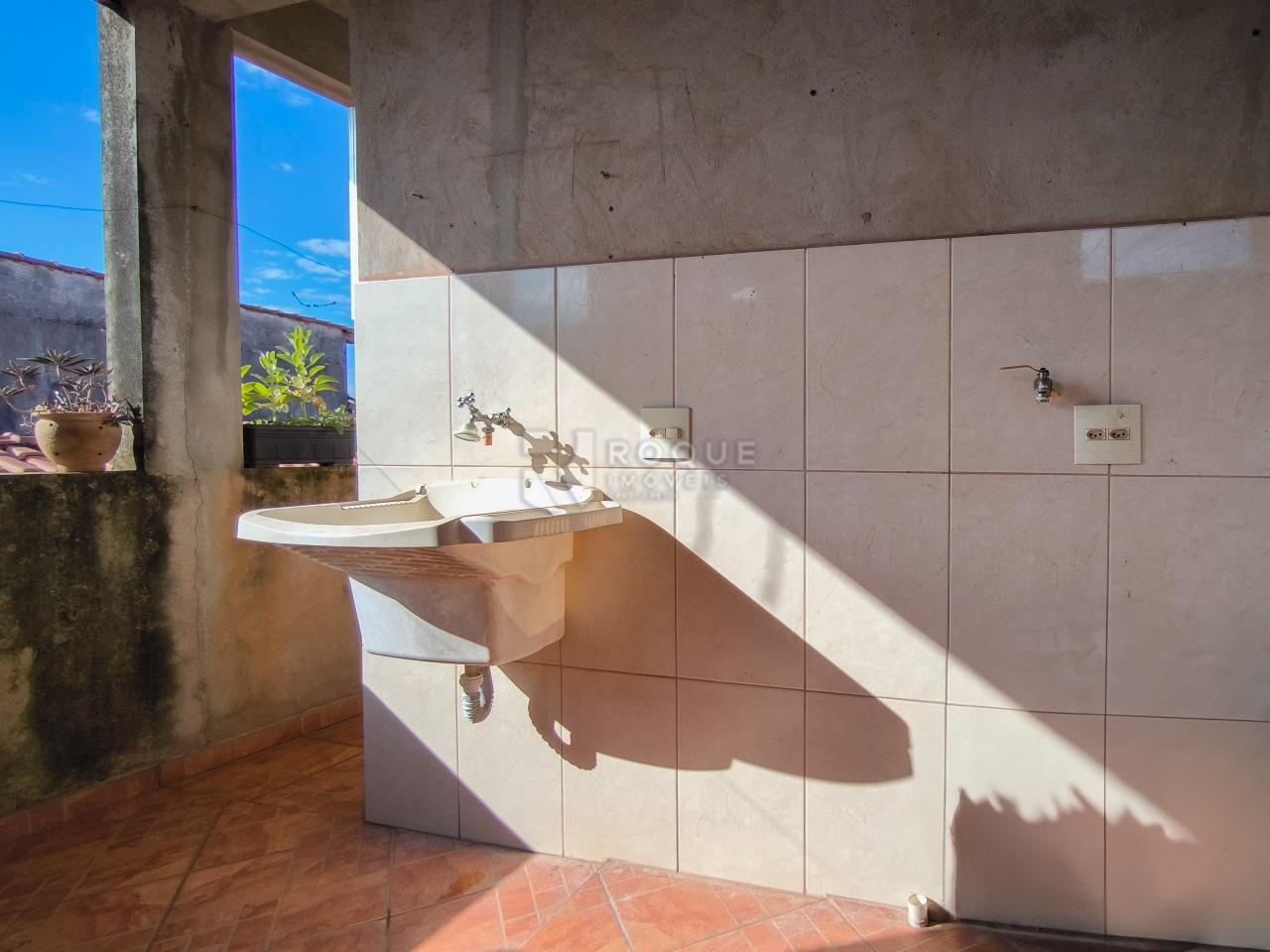 Casa Residencial à venda no bairro Jardim Residencial Dona Santina Paroli Peccinini: LAVANDERIA PISO SUPERIOR