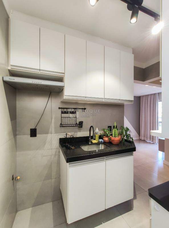 Apartamento à venda no bairro Vila Labaki: Cozinha 
