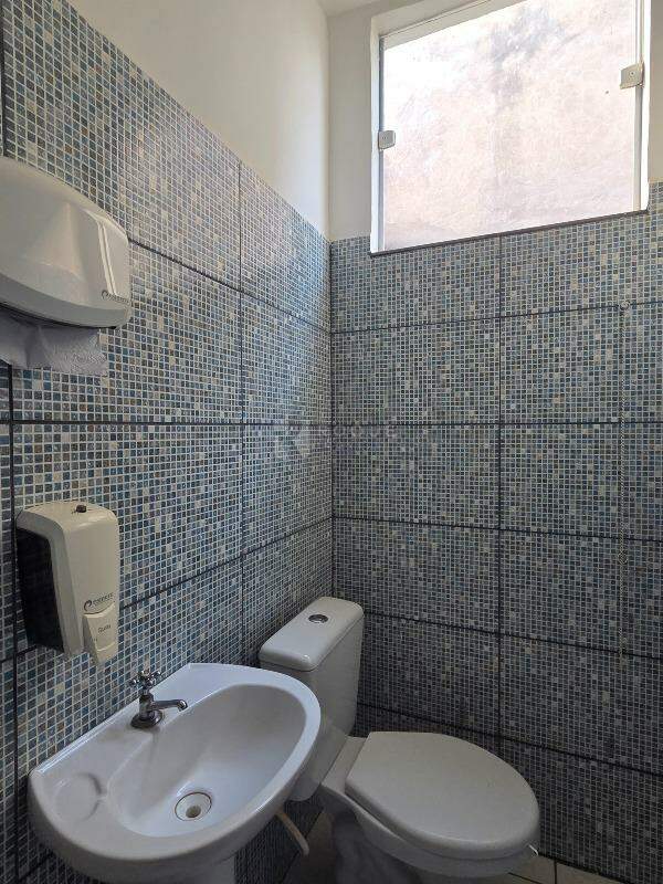Barracão/Galpão para aluguel no bairro Jardim Residencial Campo Novo: WC Recepção