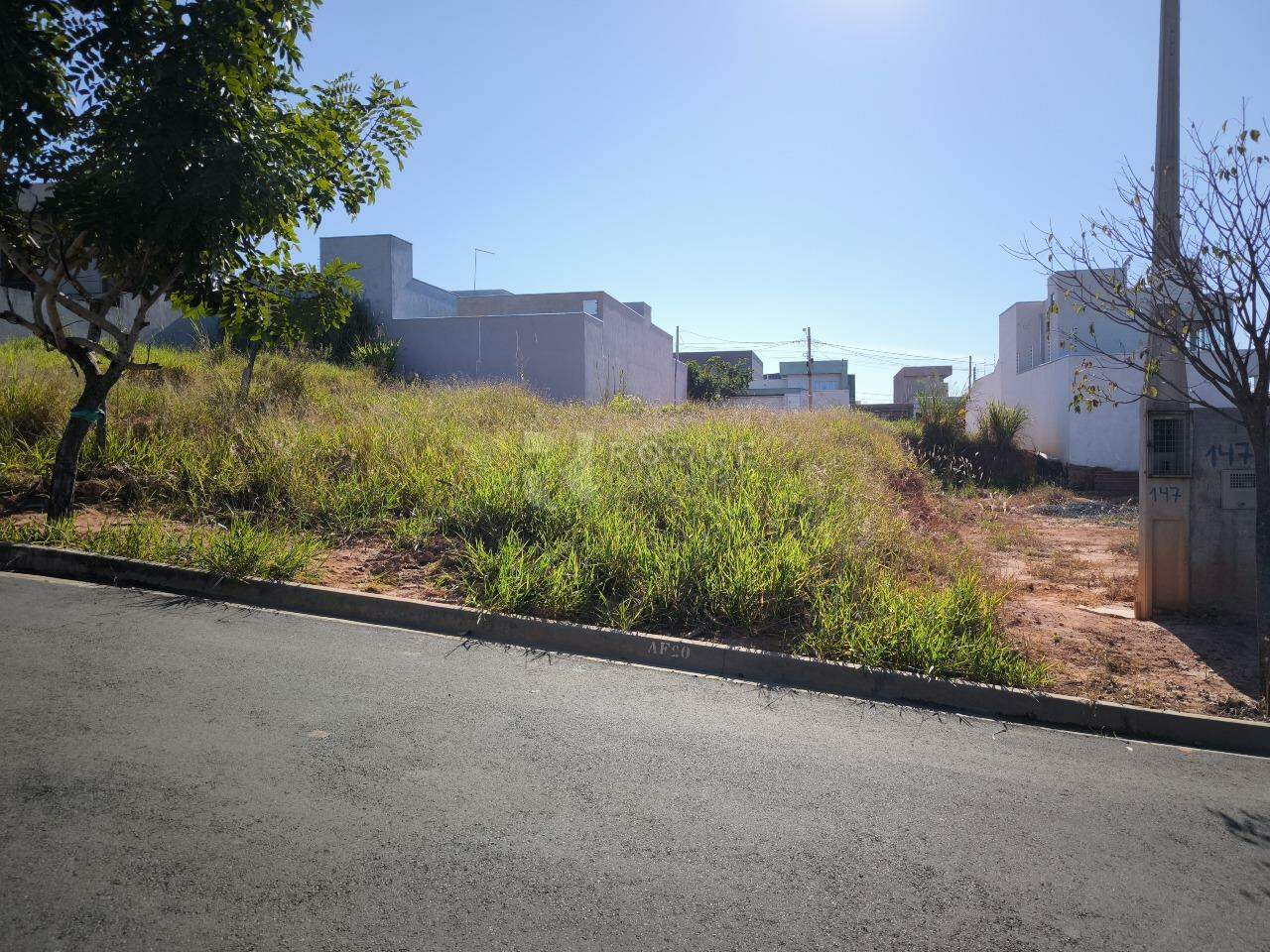 Terreno à venda no bairro Jardim Marajoara: FRENTE