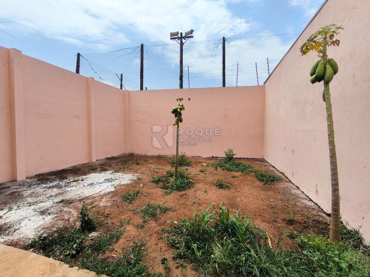 Casa em condomínio à venda no bairro Jardim Ouro Verde: QUINTAL