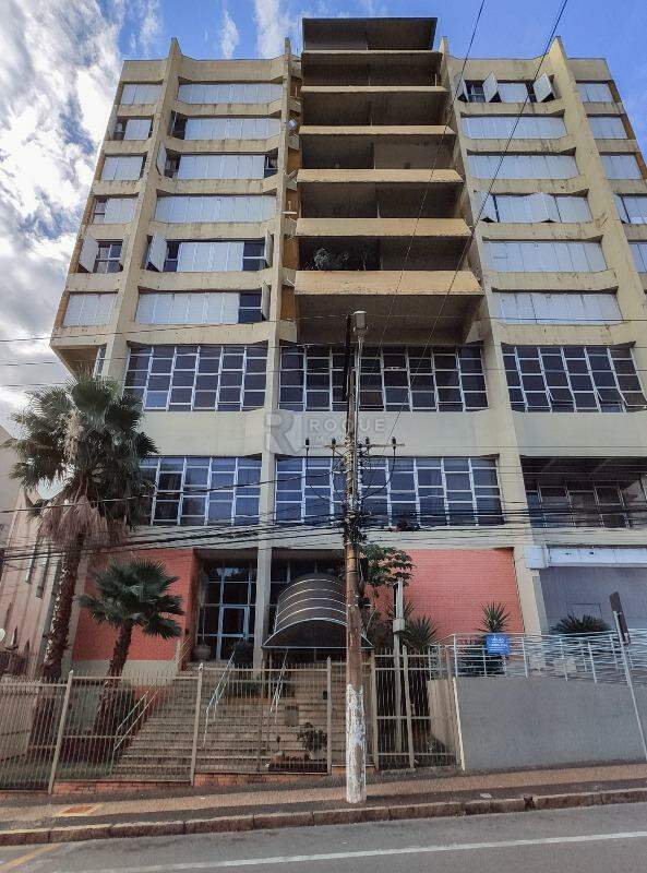 Apartamento para aluguel no bairro Centro: Prédio 