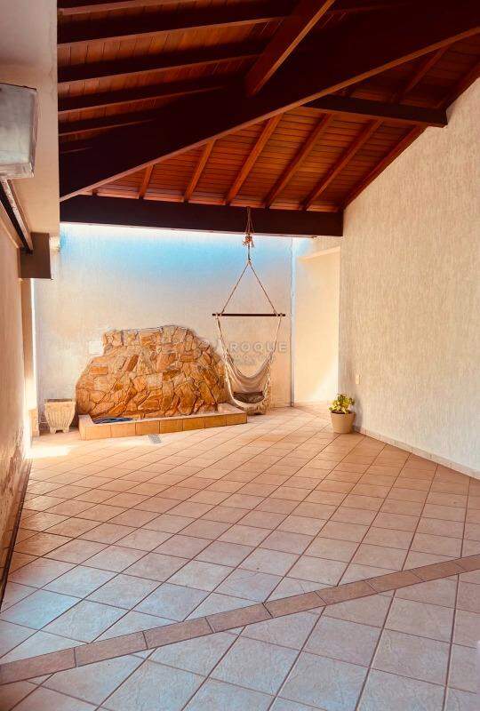 Casa Residencial à venda no bairro Parque Real: Garagem