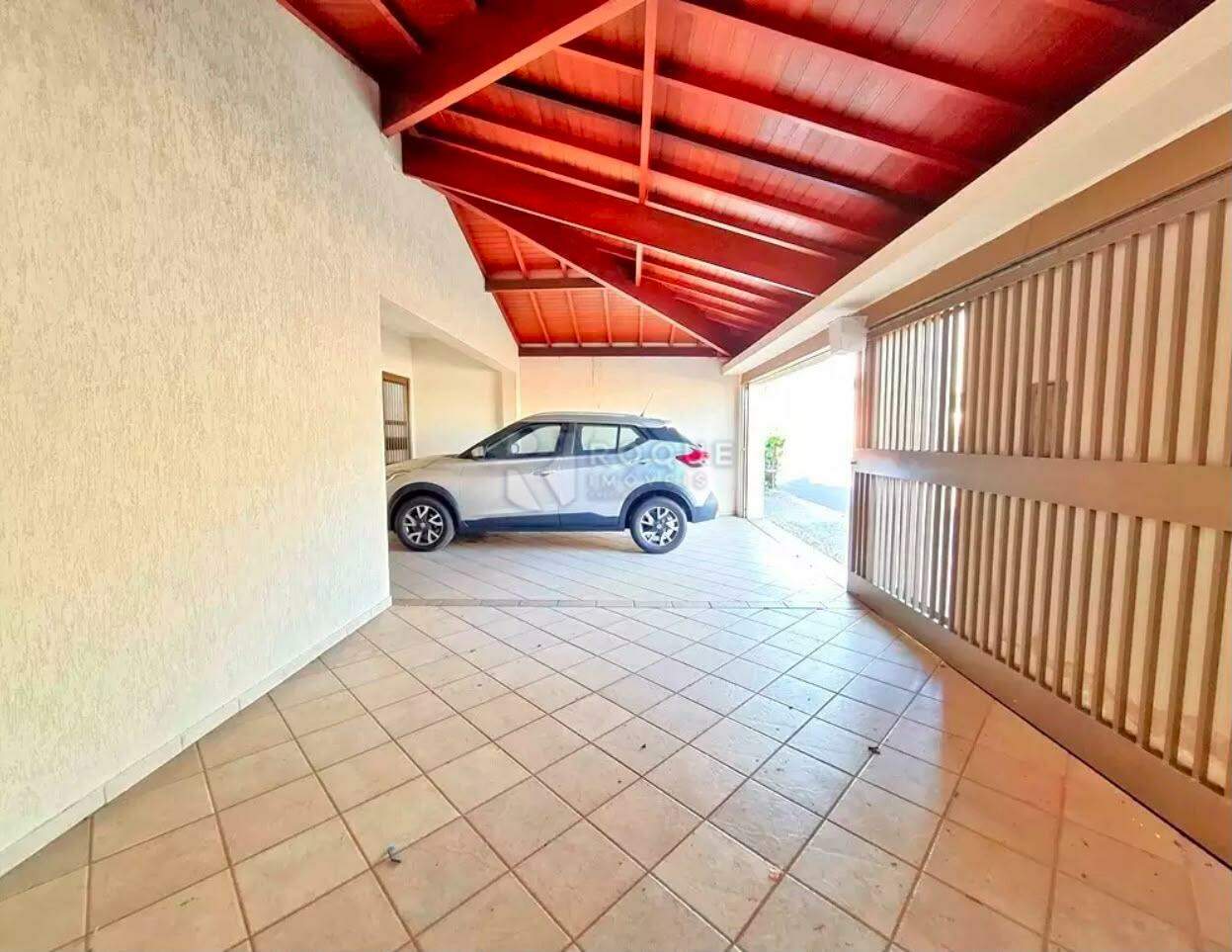Casa Residencial à venda no bairro Parque Real: Garagem