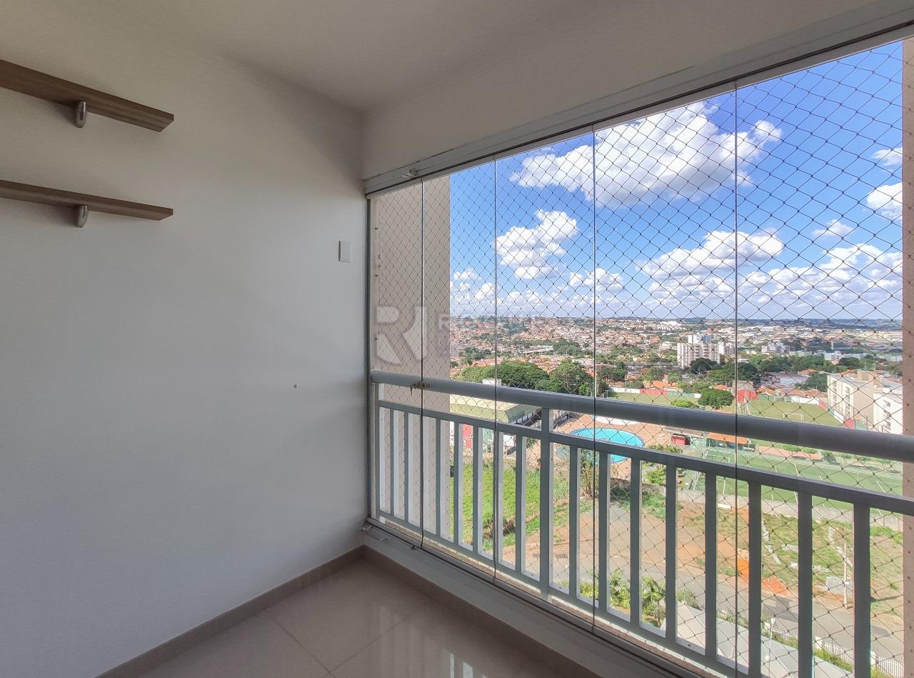 Apartamento para aluguel no bairro Desmembramento Oscar Antonio Breda: Sacada 