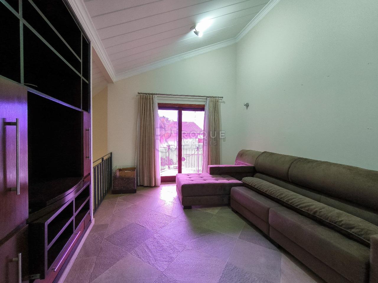 Casa em condomínio à venda no bairro Jardim Aquárius: SALA DE TV