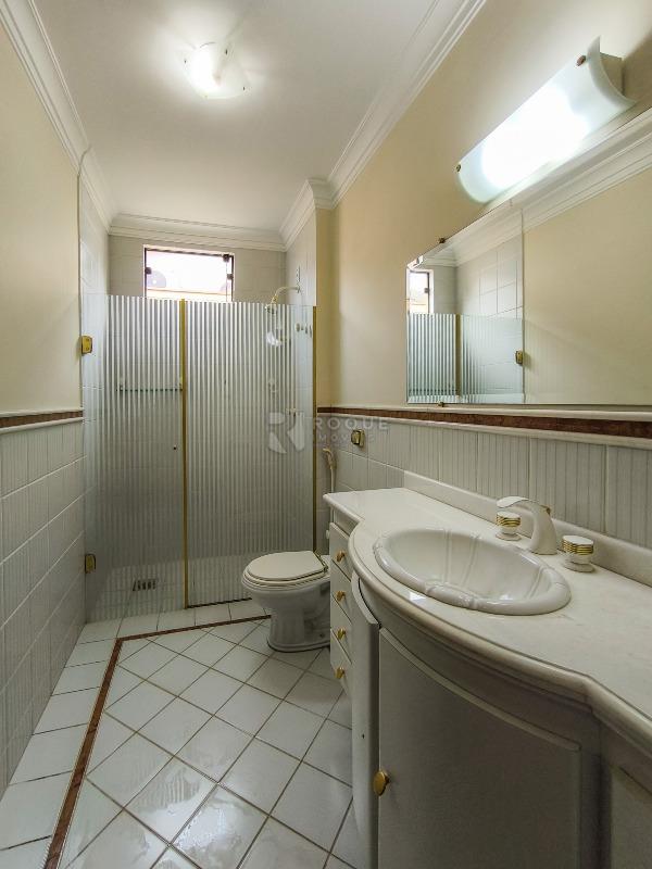 Casa em condomínio à venda no bairro Jardim Aquárius: WC SUÍTE 2