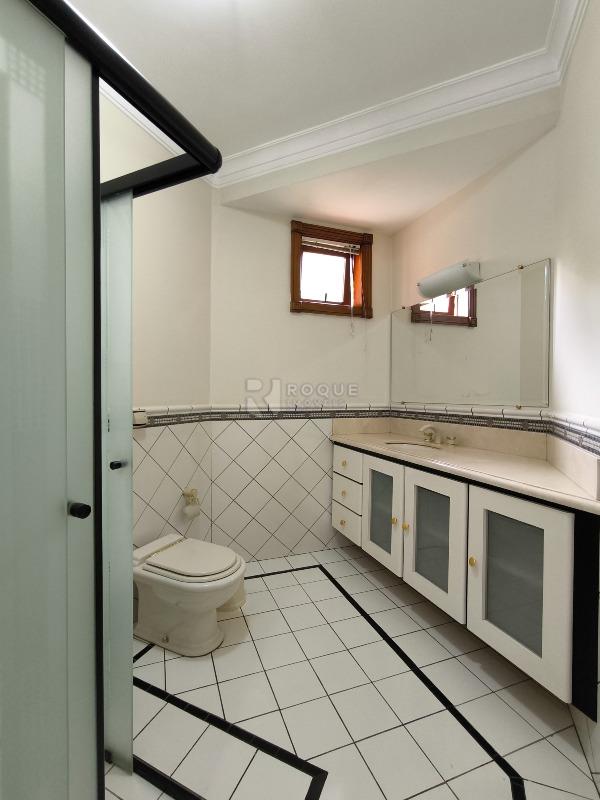 Casa em condomínio à venda no bairro Jardim Aquárius: BANHEIRO SOCIAL