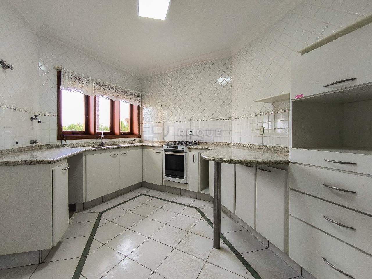 Casa em condomínio à venda no bairro Jardim Aquárius: COZINHA