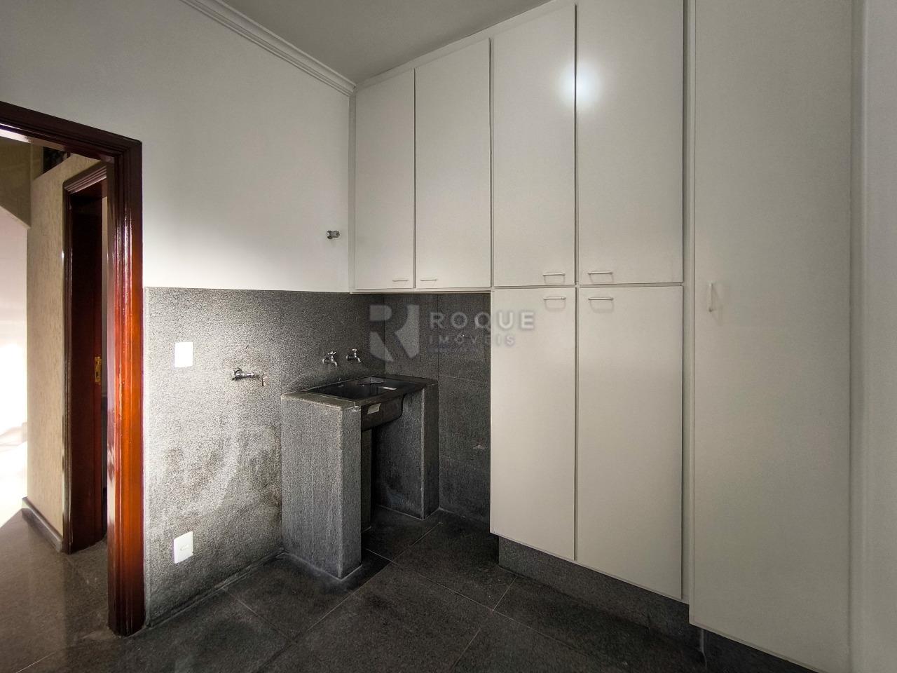 Casa Residencial à venda no bairro Vila São Roque: ÁREA DE SERVIÇO