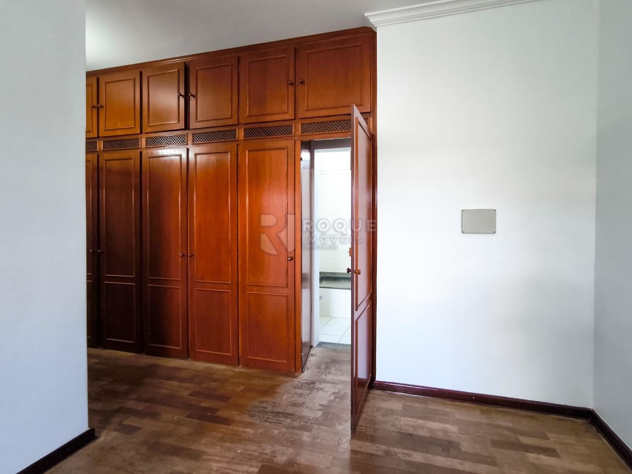 Casa Residencial à venda no bairro Vila São Roque: SUÍTE