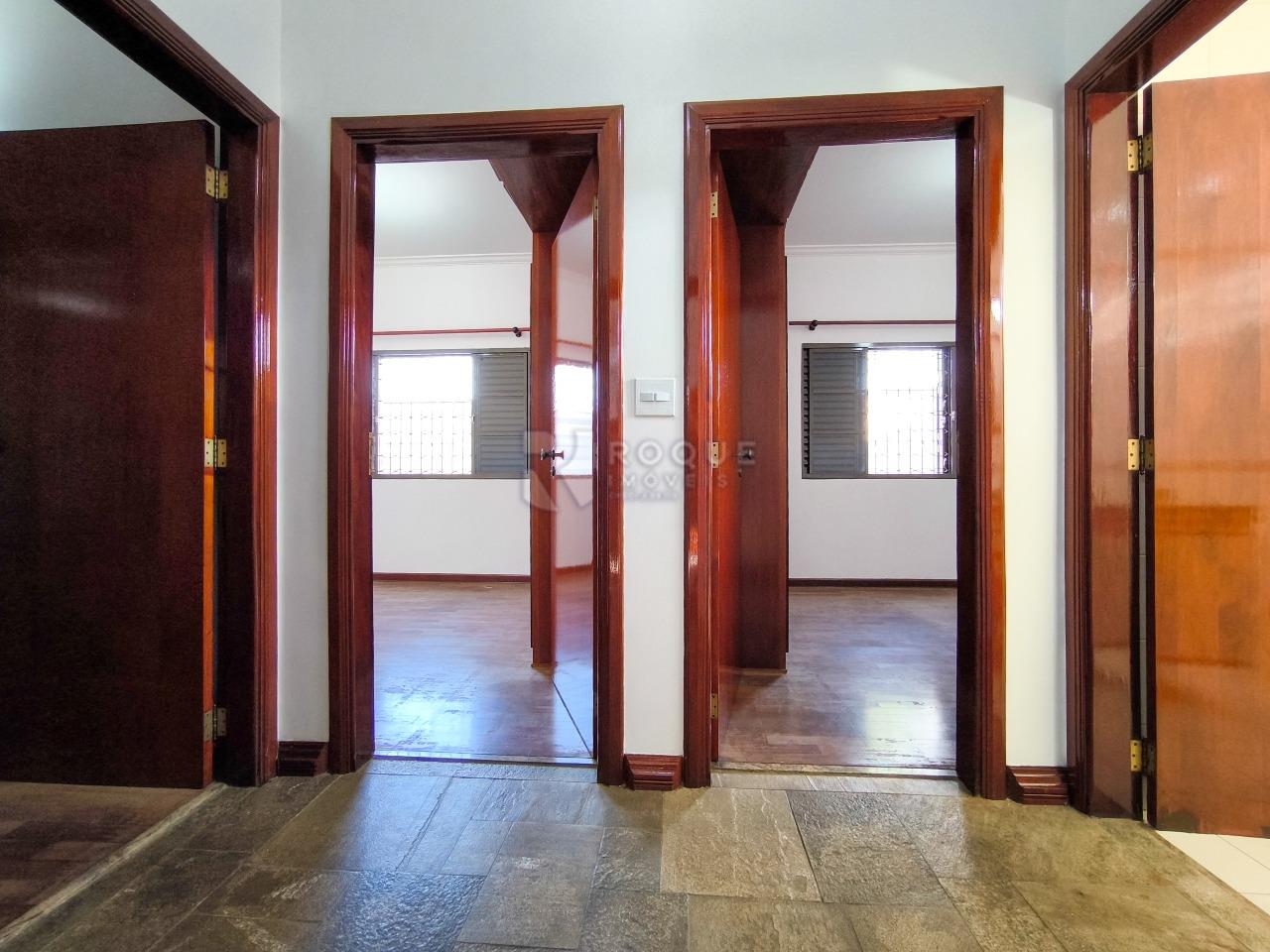 Casa Residencial à venda no bairro Vila São Roque: ÁREA DE CIRCULAÇÃO