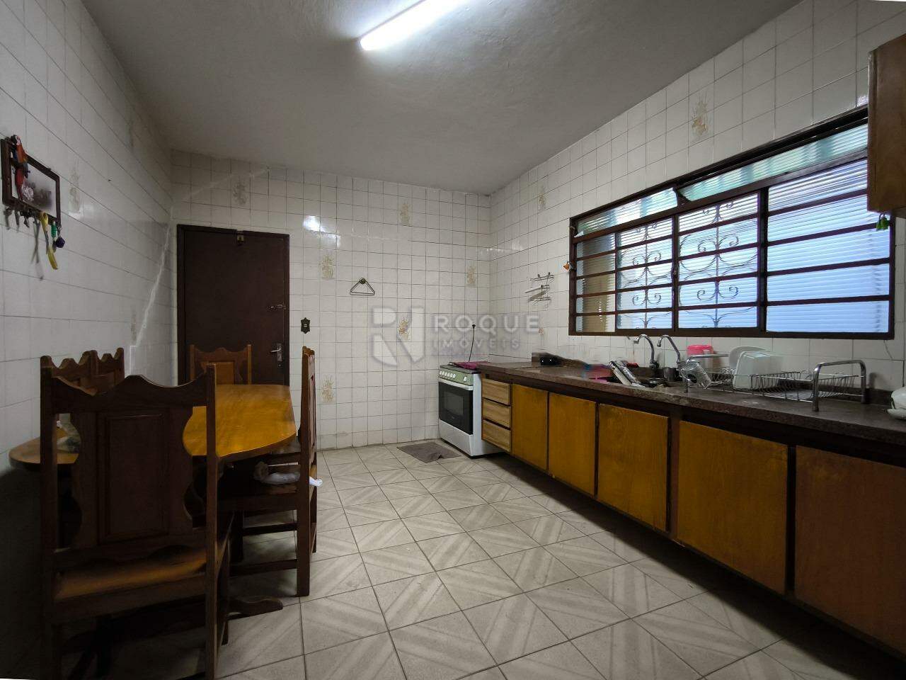 Casa Residencial à venda no bairro Parque Hippolyto: COZINHA