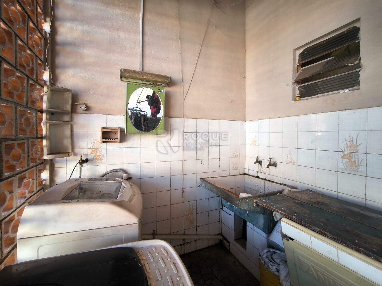 Casa Residencial à venda no bairro Parque Hippolyto: LAVANDERIA