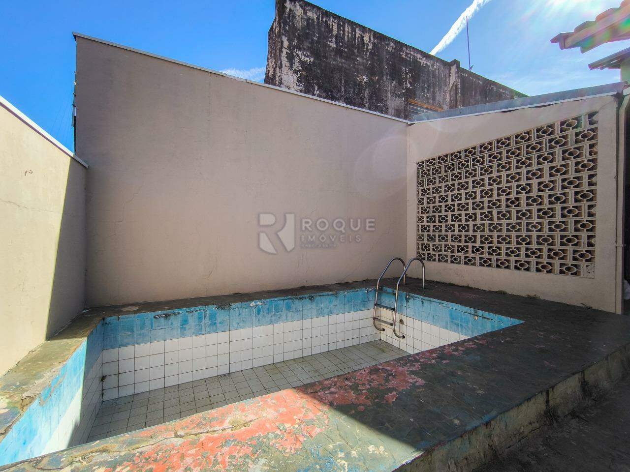 Casa Residencial à venda no bairro Parque Hippolyto: PISCINA
