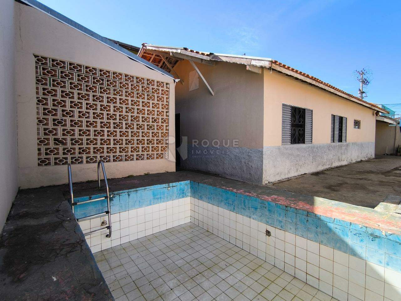 Casa Residencial à venda no bairro Parque Hippolyto: PISCINA