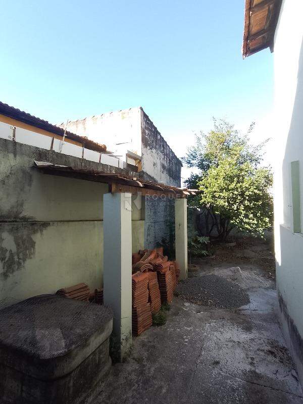 Casa com salão para aluguel no bairro Jardim São Manoel: Área externa