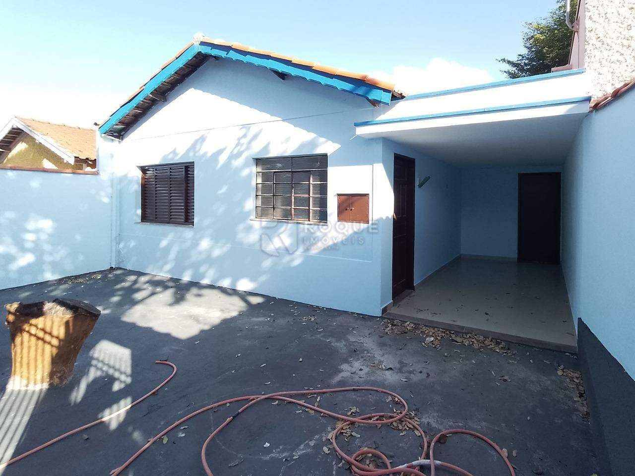 Casa com salão para aluguel no bairro Jardim São Manoel: Fachada interna