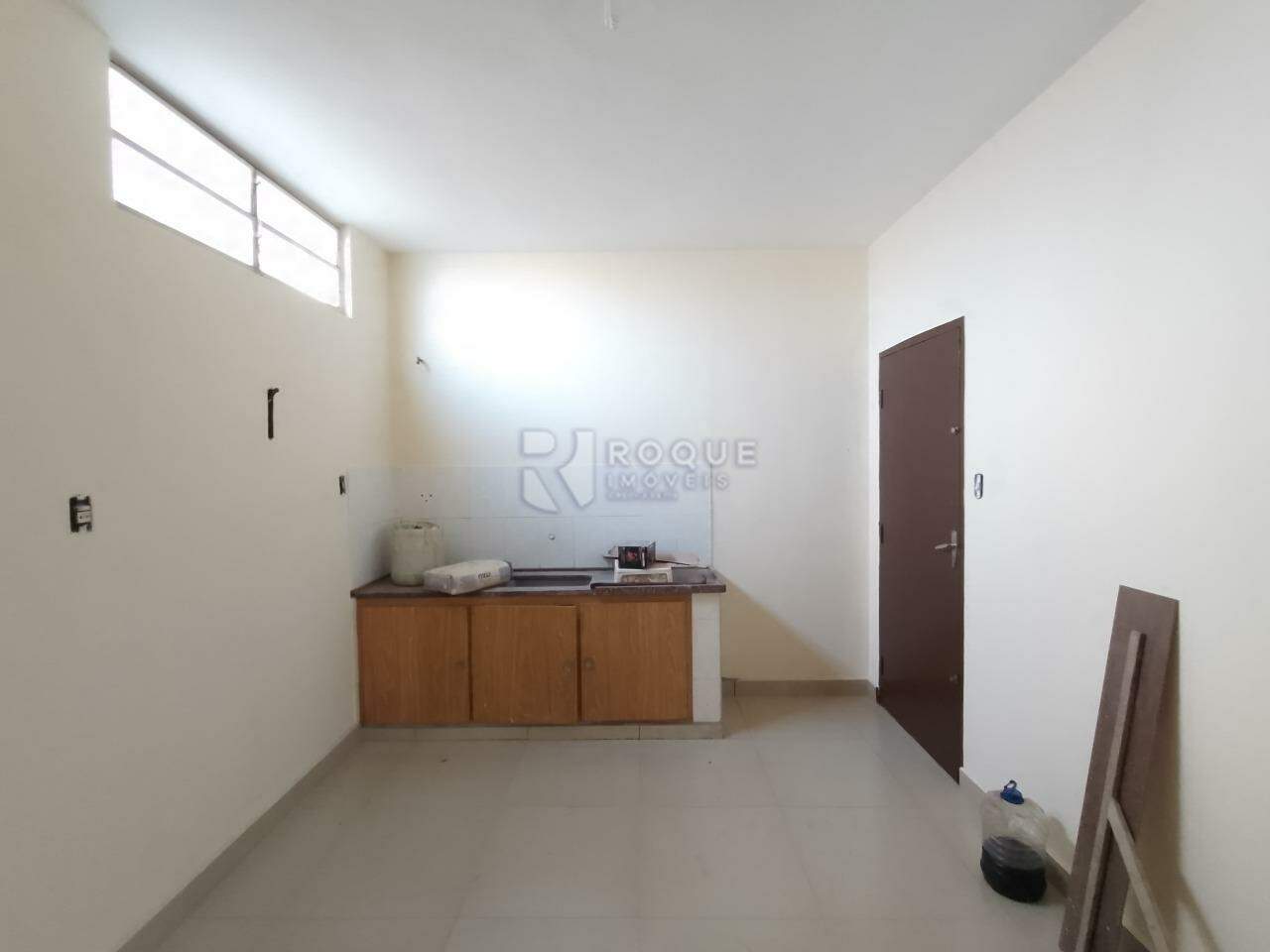 Casa com salão para aluguel no bairro Jardim São Manoel: Cozinha