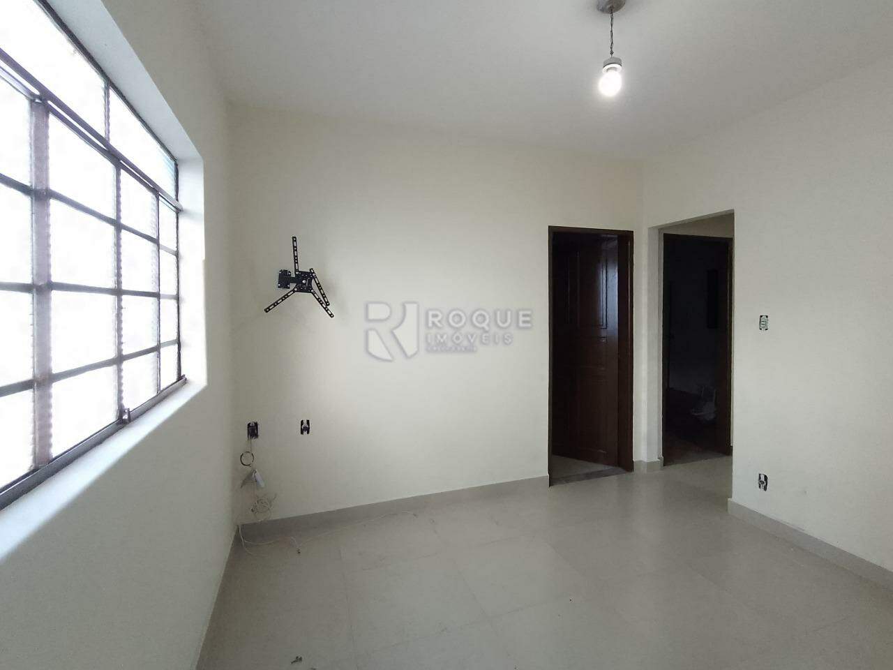 Casa com salão para aluguel no bairro Jardim São Manoel: Sala