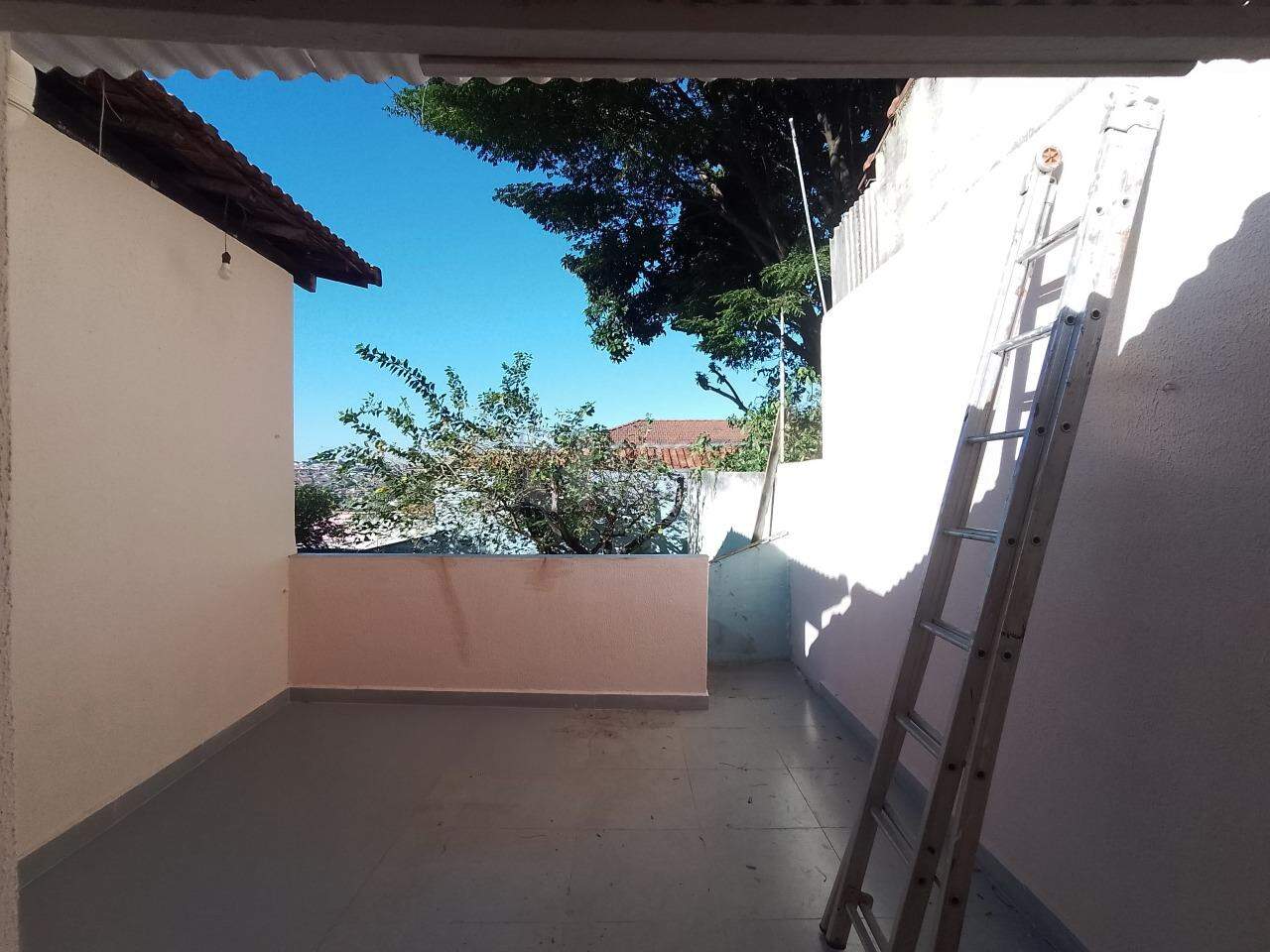 Casa com salão para aluguel no bairro Jardim São Manoel: Área externa
