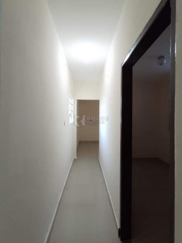 Casa com salão para aluguel no bairro Jardim São Manoel: Corredor