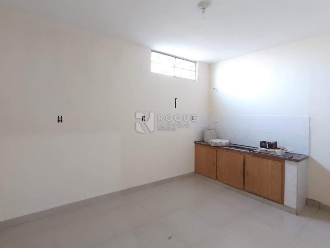 Casa com salão para aluguel no bairro Jardim São Manoel: Cozinha