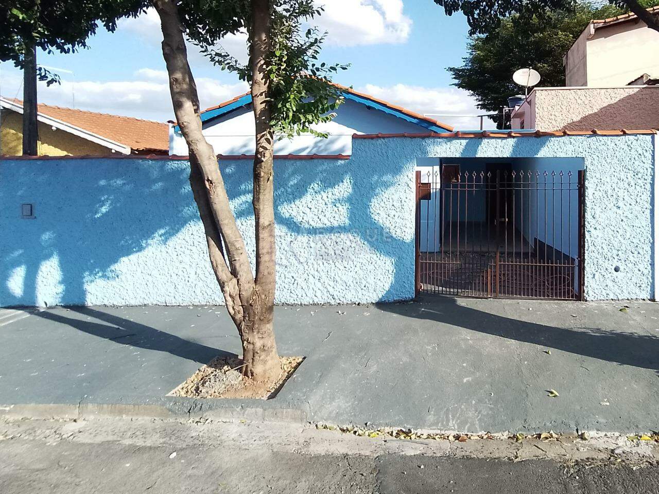 Casa com salão para aluguel no bairro Jardim São Manoel: Fachada