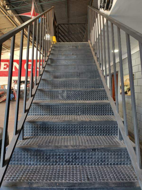 Barracão/Galpão para aluguel no bairro Jardim Esteves: Acesso segundo andar 