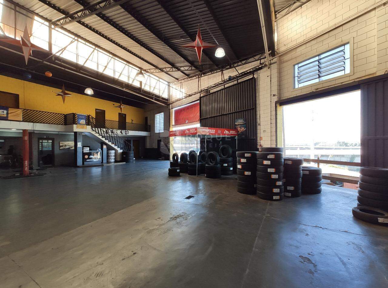 Barracão/Galpão para aluguel no bairro Jardim Esteves: Salão 