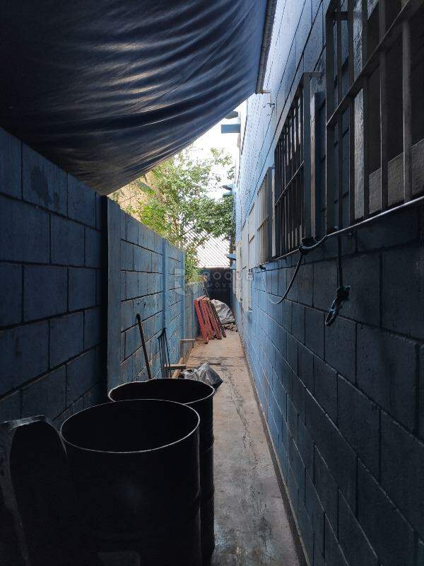 Barracão/Galpão para aluguel no bairro Jardim Esteves: Corredor 